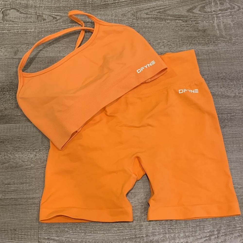 DFYNE Sports Bra and Shorts Set